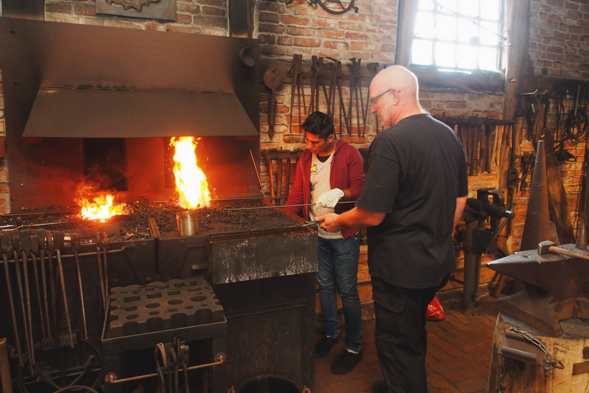 Schmiedekurs mit Jugendlichen der IGS Buchholz